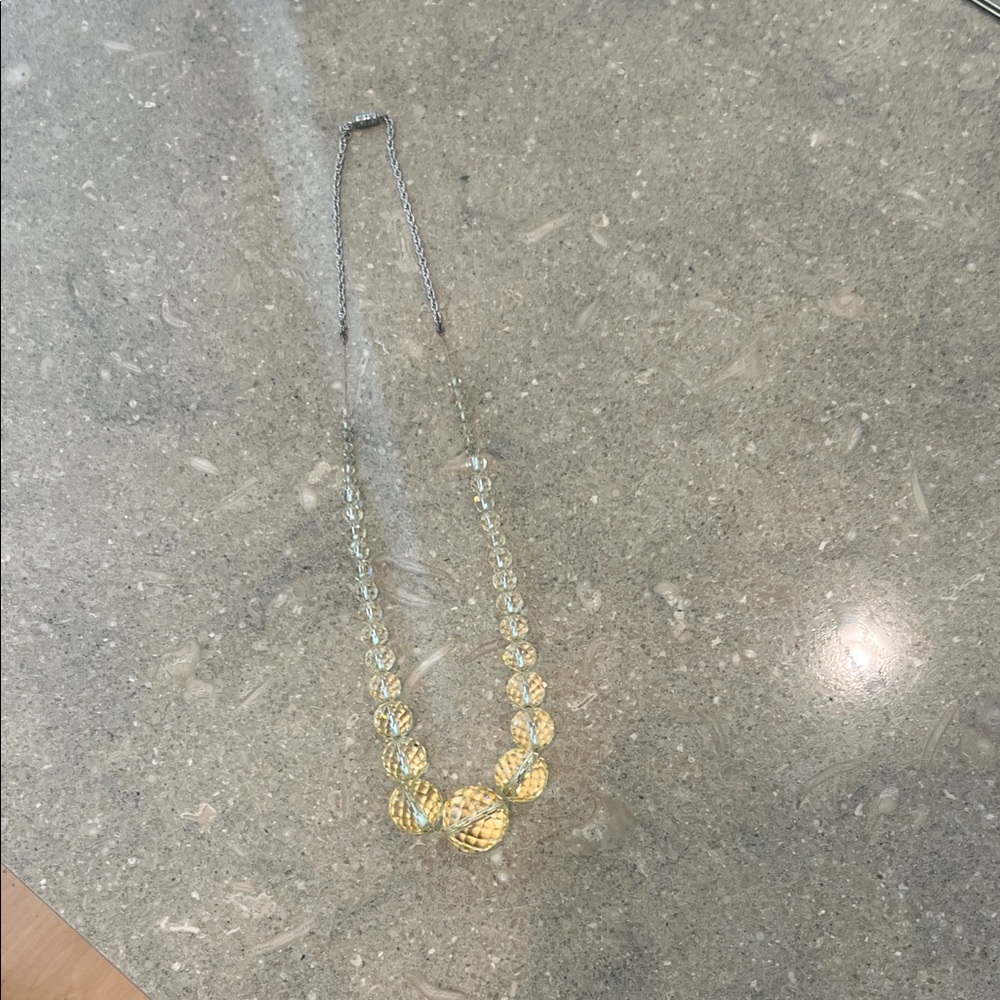 Elegant Yellow crystal beaded necklace
Beads graduate in size